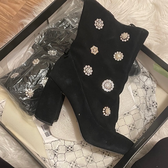 ✨💖Nanette Lepore Black Heeled Boots with Pearl Embellishments - Picture 4 of 9